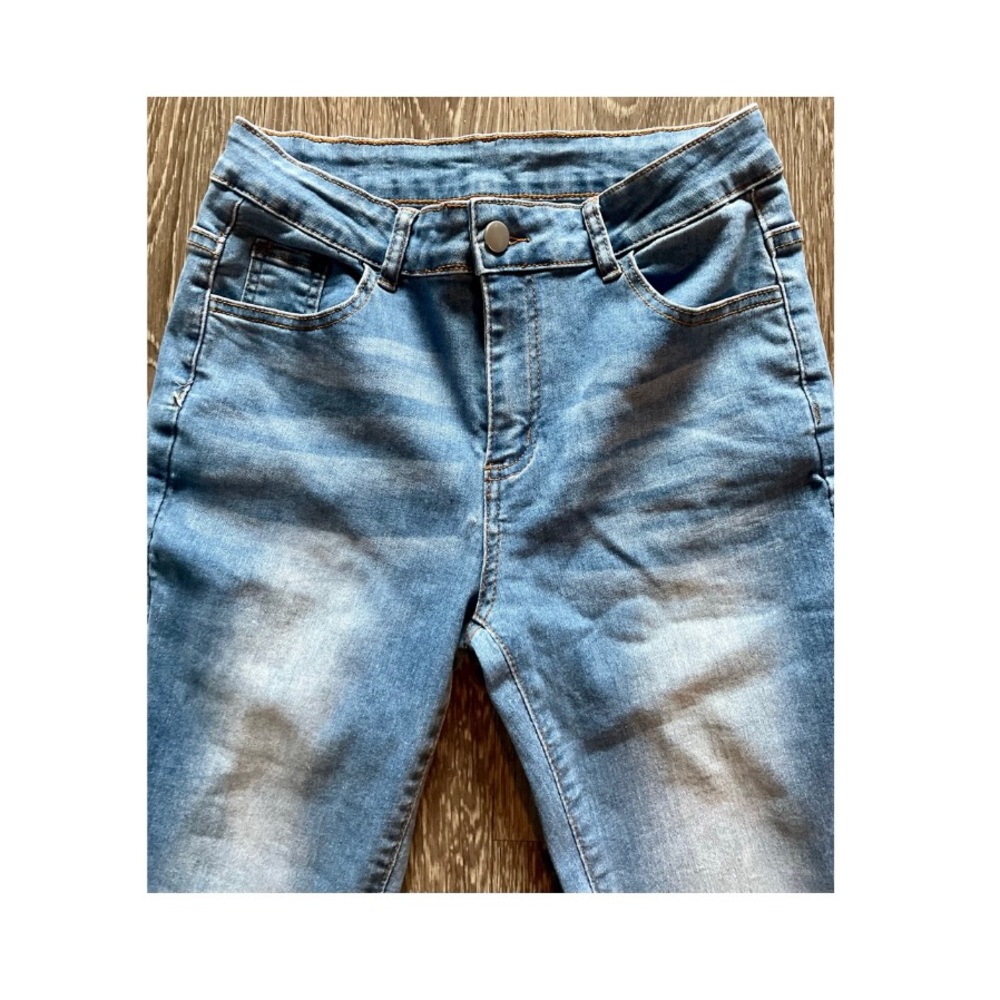 NWOT SUPER SOFT SEXY COMFY STRETCHY JEANS! - Picture 3 of 5
